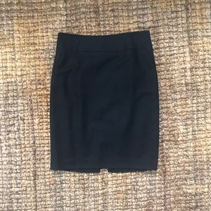 Banana Republic Wool Stretch with Back Zipper skirt - Size 8 - Black